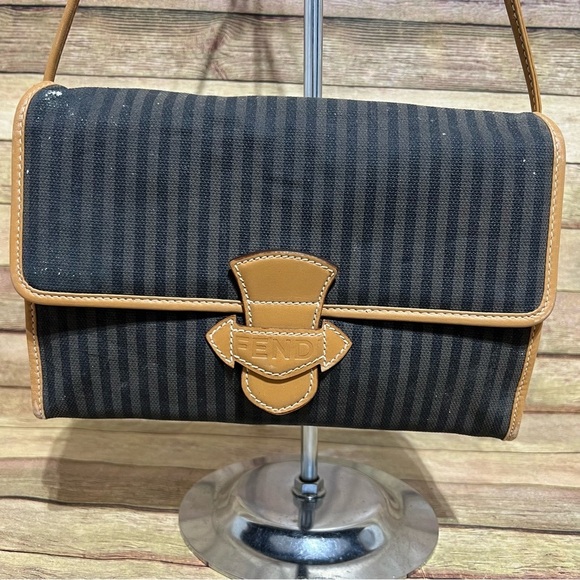 Fendi Vintage Roma Crossbody - Picture 2 of 12